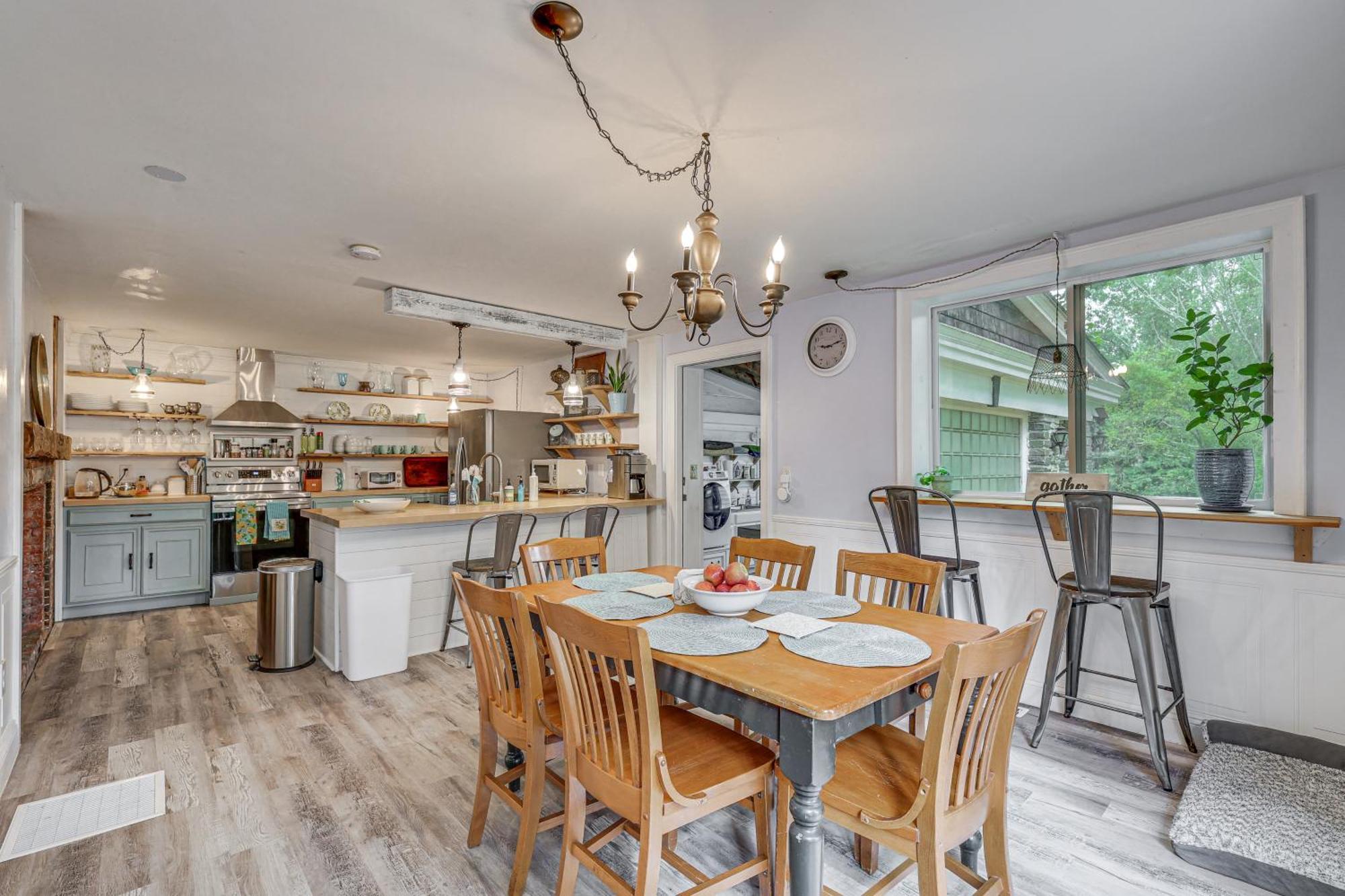 Quintessential New England Home With Patio And Grill! Putnam Exterior photo