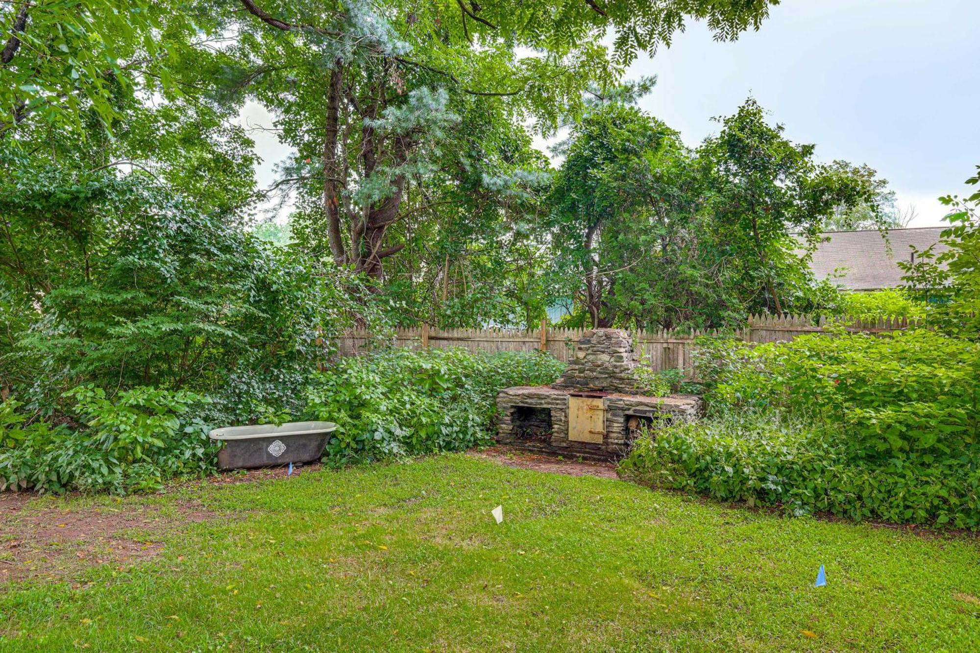 Quintessential New England Home With Patio And Grill! Putnam Exterior photo