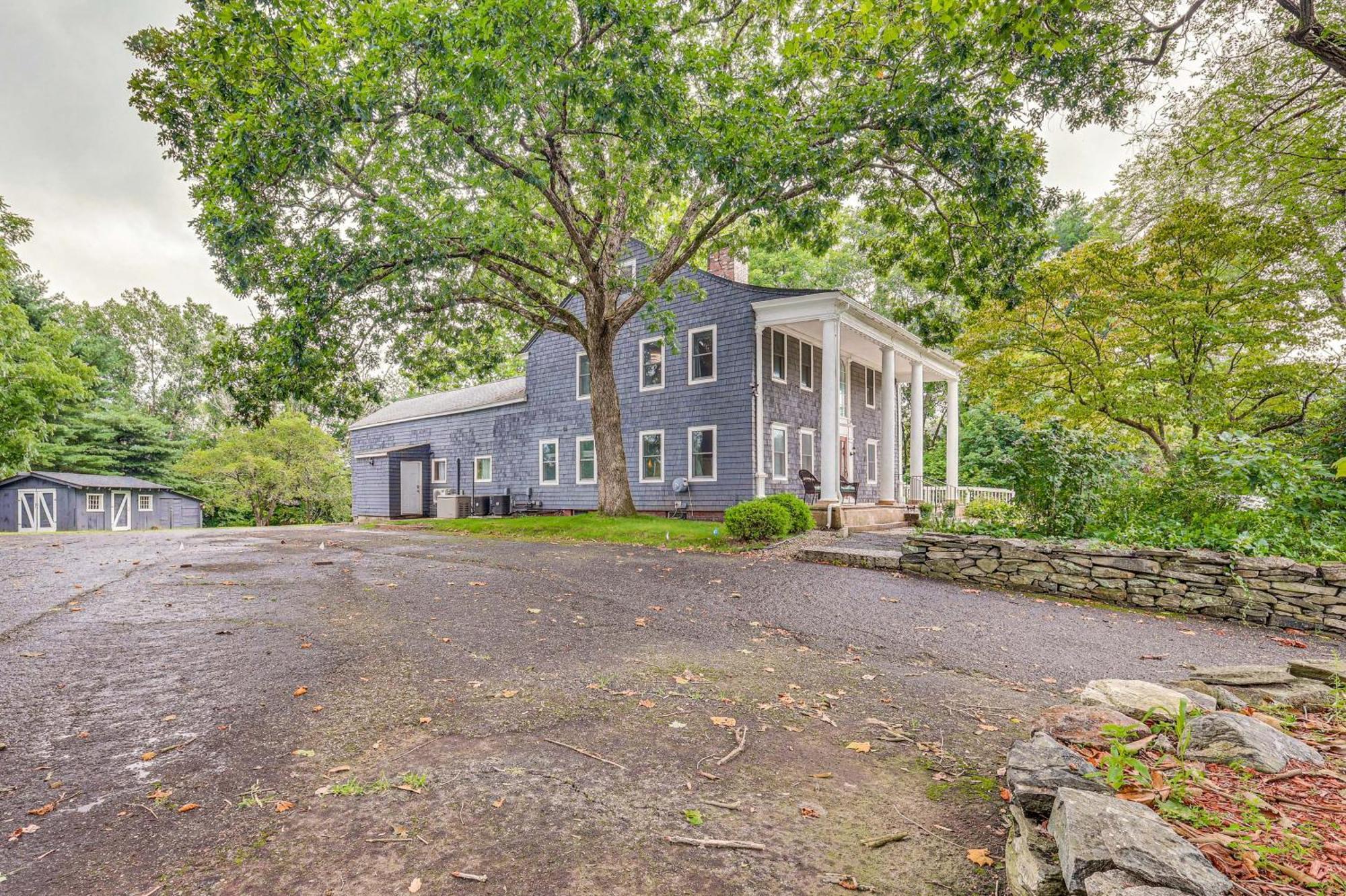 Quintessential New England Home With Patio And Grill! Putnam Exterior photo